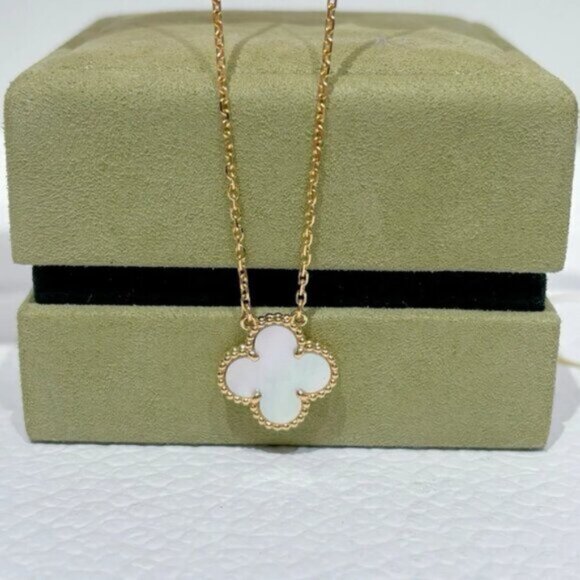 ✅Authentic Van Cleef & Arpels 18K Yellow Gold Necklace - Picture 1 of 11